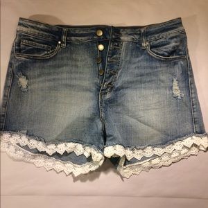 Cute Medium Wash Button Fly Shorts w Lace Trim 14